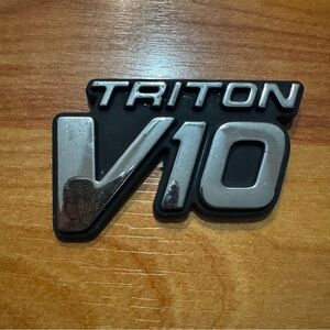 1999-2004 FORD F250 F350 TRITON V10 SIDE FENDER EMBLEM BADGE SYMBOL LOGO OEM